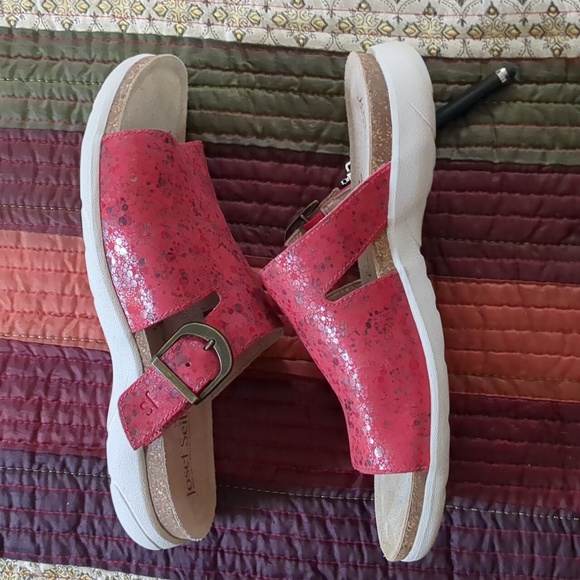 JOSEF SEIBEL* red size 39 slip on comfort side buckle rubber sole ladies sandals - Picture 7 of 15
